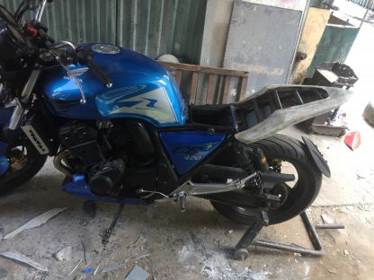 CB400 vuot duoi