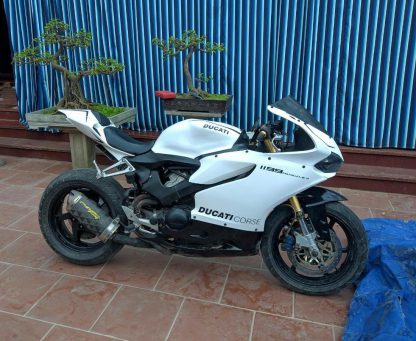 HONDA VFR800 DO DUCATI 1199